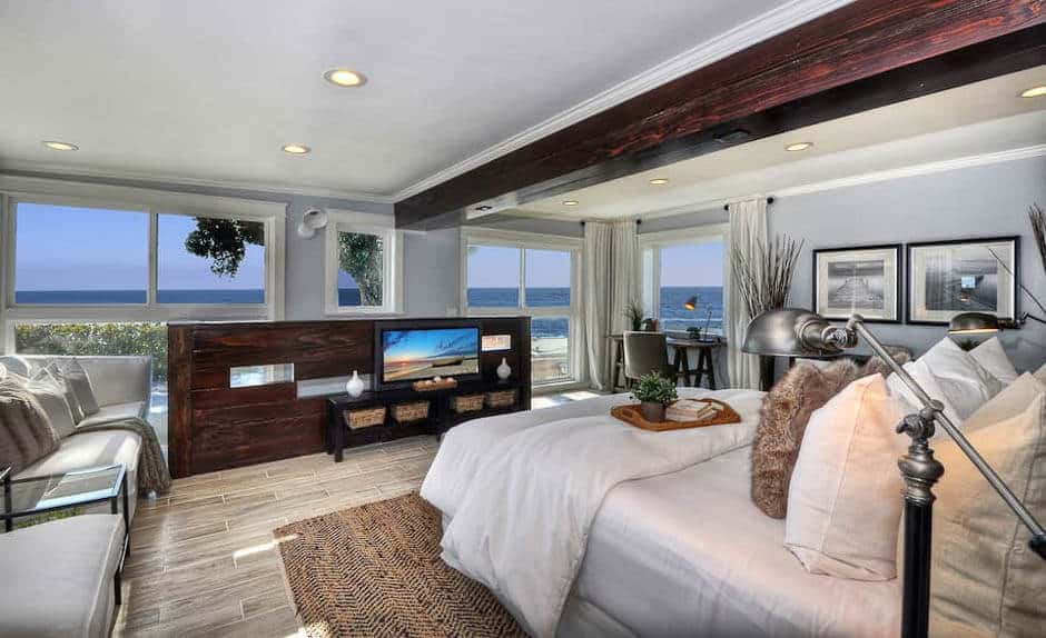 Luxurious bedroom with wooden beams overlooking the ocean in Laguna Beach