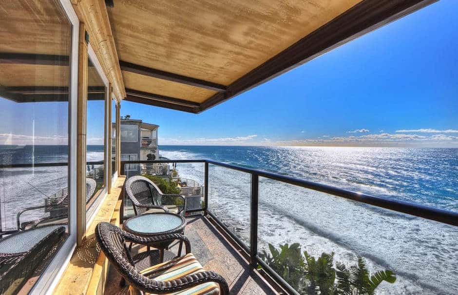 Balcaony overlooking the ocean as the sun sets in Laguna Beach